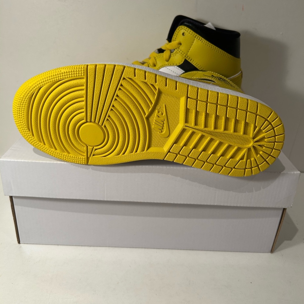 Jordan 1 Mid Vivid Sulfur Yellow - Picture 4 of 4